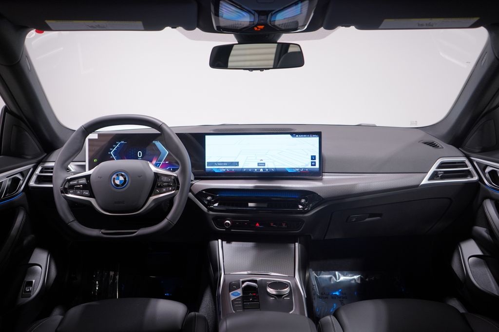 Thumbnail: 2025 BMW i4 - 10