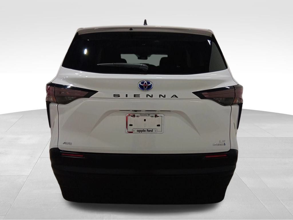 2023 Toyota Sienna LE