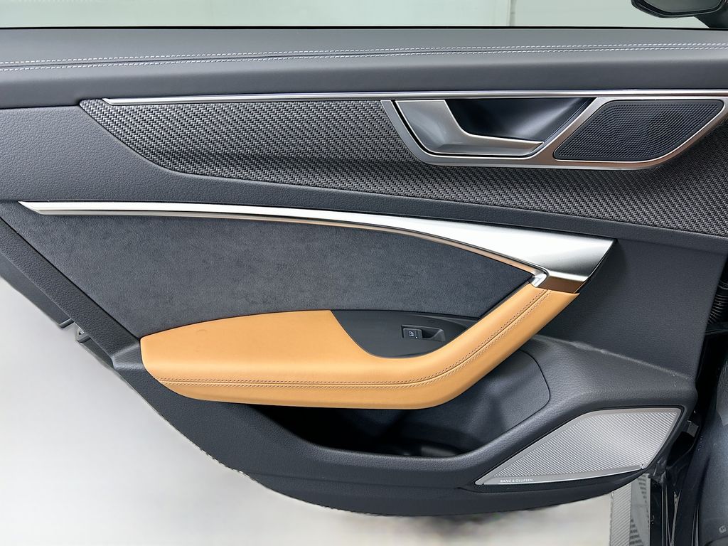 Thumbnail: 2025 Audi RS 7 - 25