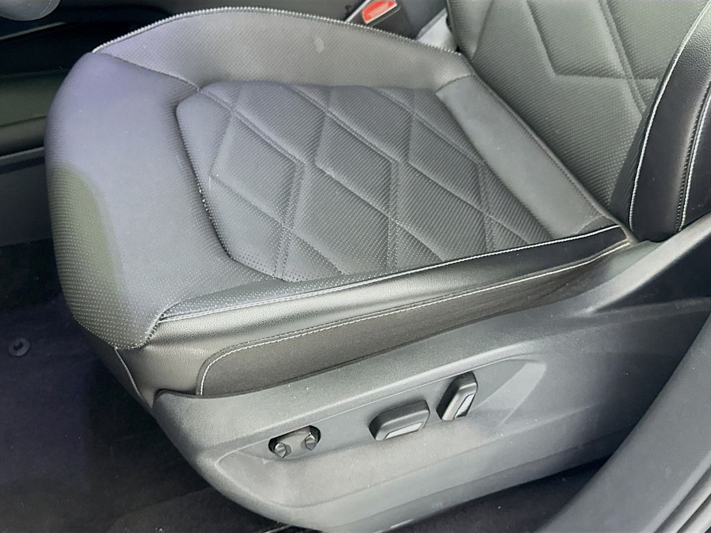 2024 Volkswagen Atlas 2.0T SE w/Technology photo