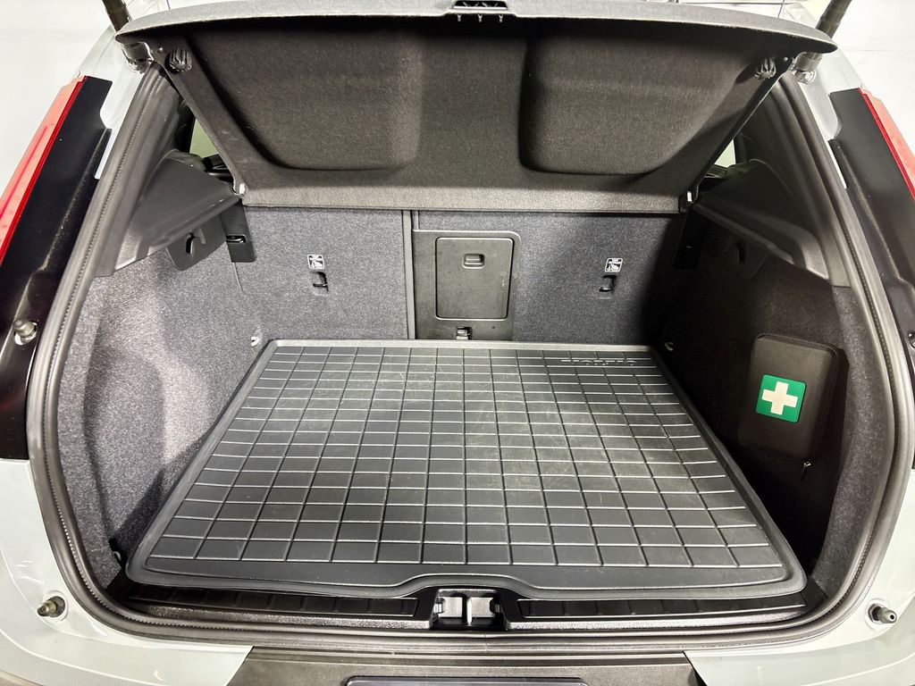 2025 Volvo XC40 B5 Core
