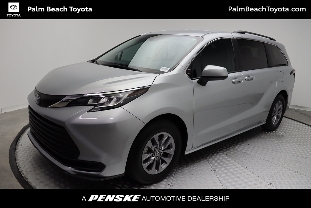 2022 Toyota Sienna LE -
                West Palm Beach, FL