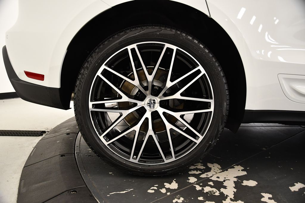 Thumbnail: 2025 Porsche Macan - 14