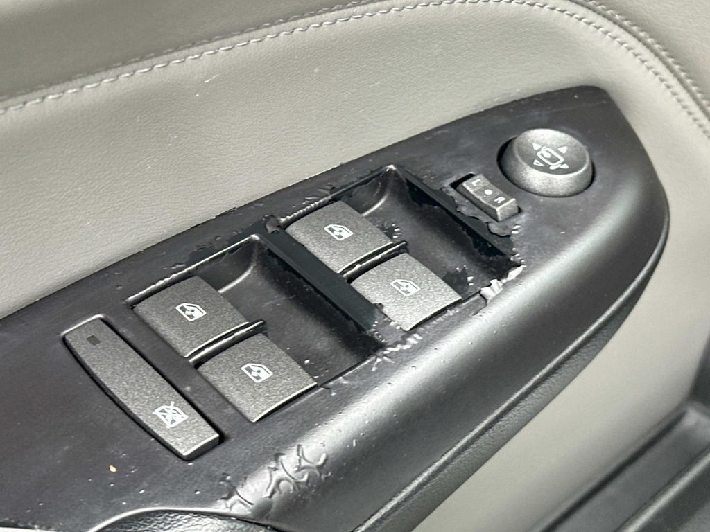 Thumbnail: 2010 Cadillac SRX - 31