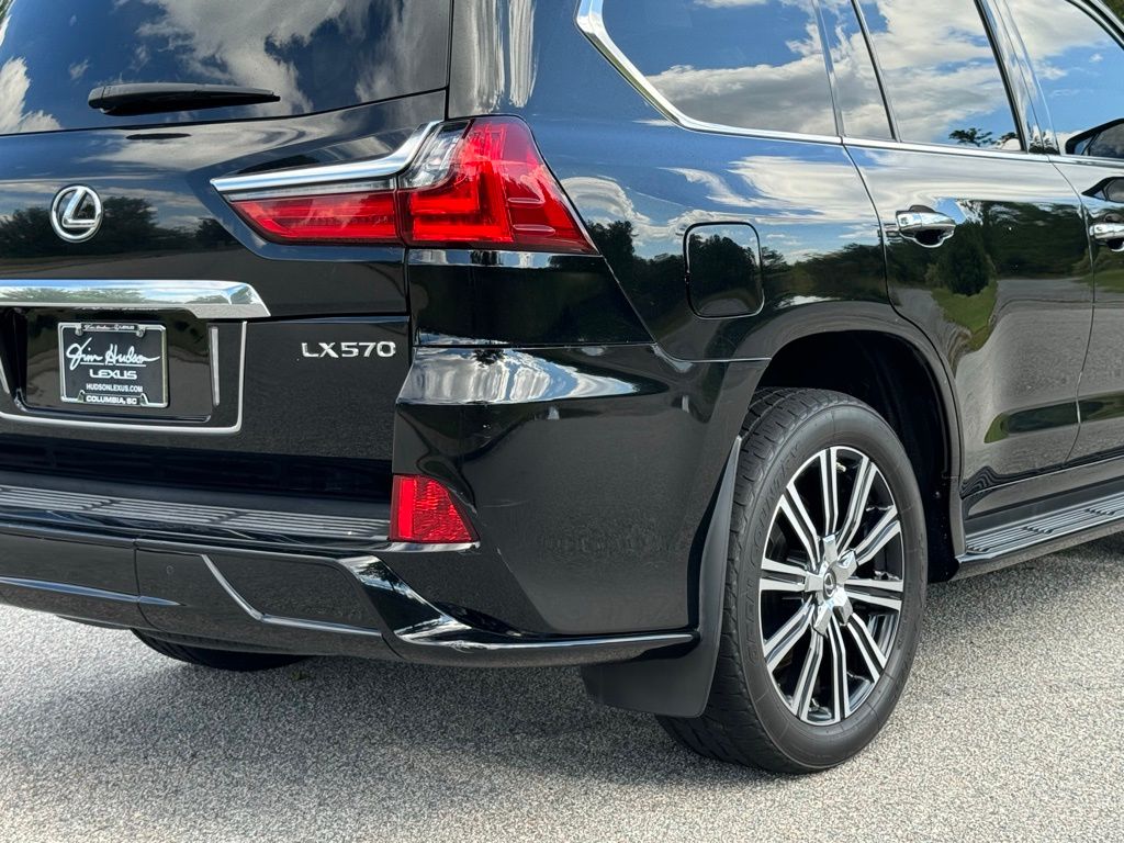 2020 Lexus LX 570 17