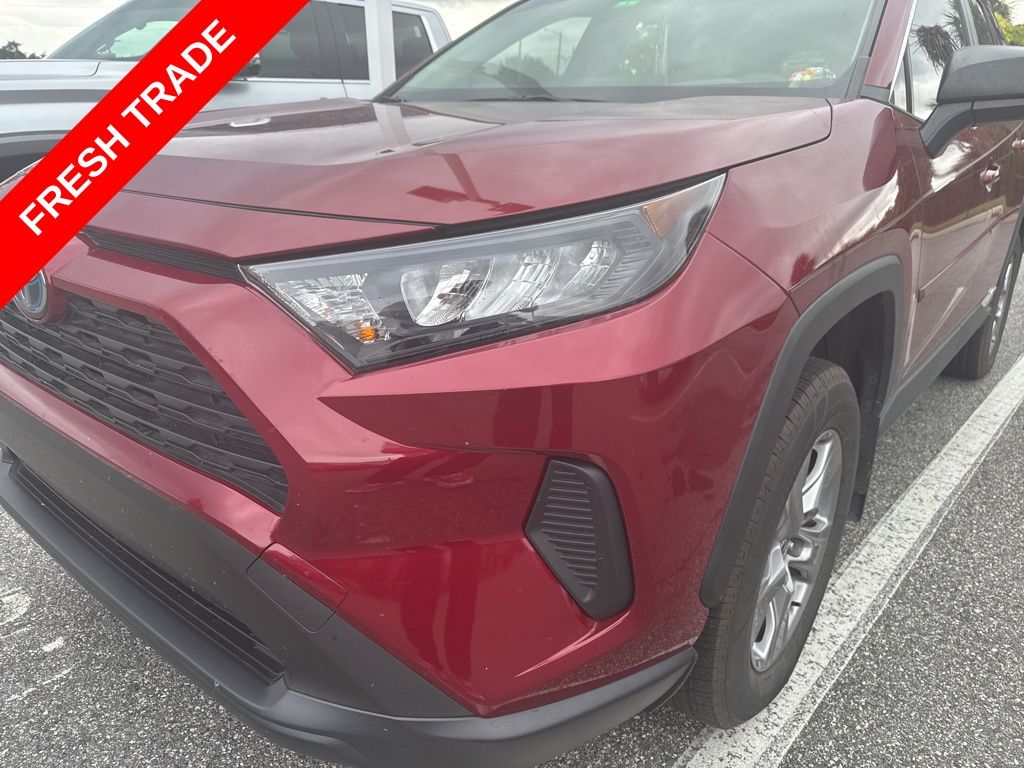 2022 Toyota RAV4 LE's photo