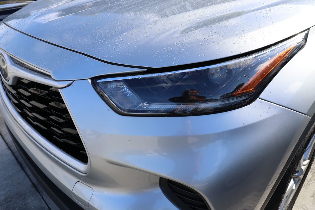 Thumbnail: 2021 Toyota Highlander - 3