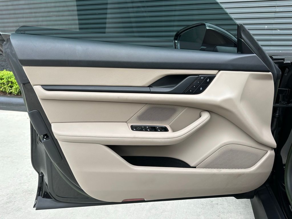 Thumbnail: 2023 Porsche Taycan - 18