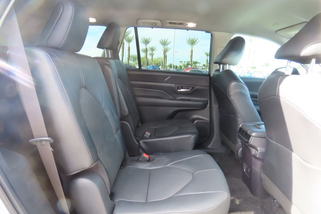 Thumbnail: 2024 Toyota Grand Highlander - 21