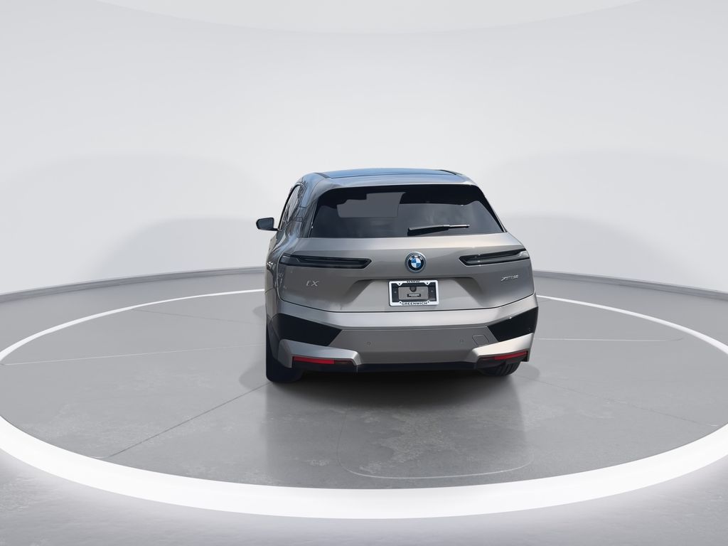 Thumbnail: 2023 BMW iX - 7