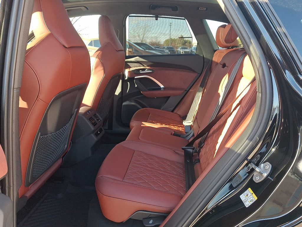 Thumbnail: 2025 Audi SQ5 - 5