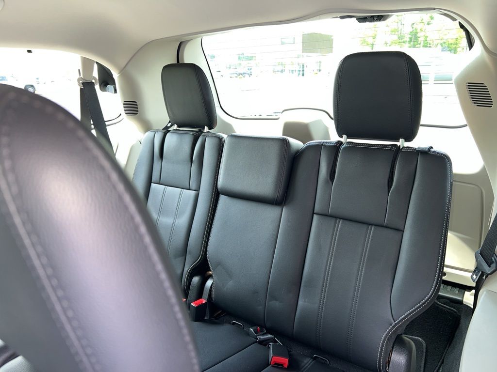 2013 Chrysler Town & Country Touring 18