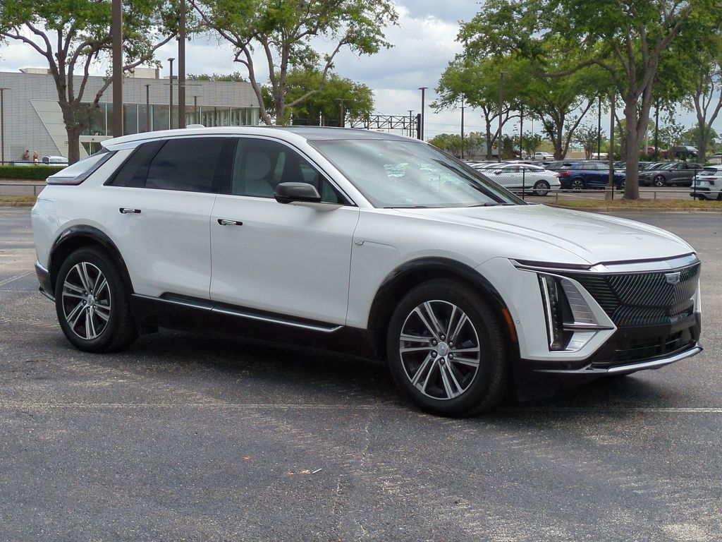 View vehicle photo 2