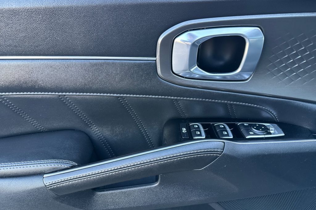 used 2022 Kia Sorento car, priced at $29,914