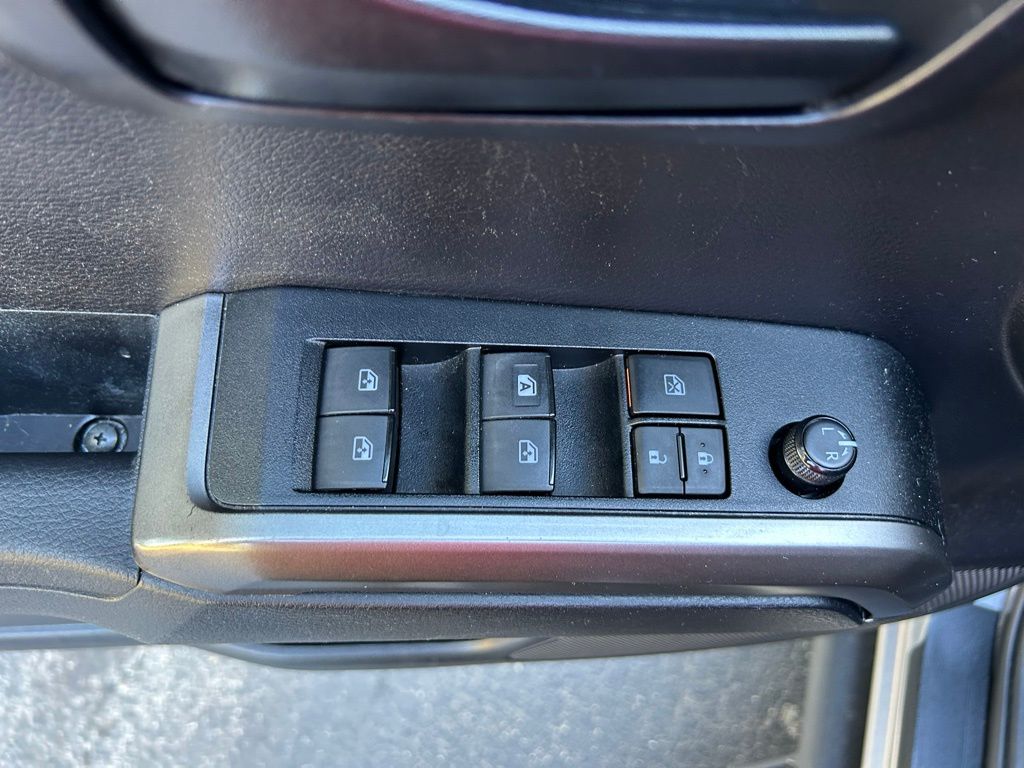 Thumbnail: 2020 Toyota Tacoma - 17