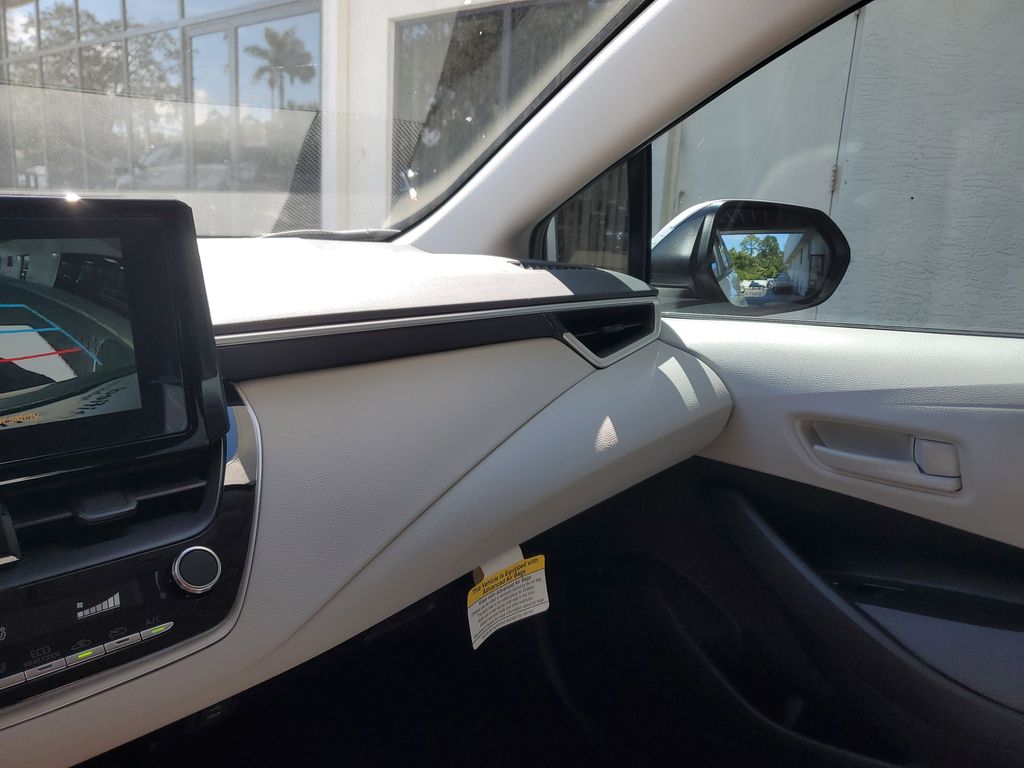 2025 Toyota Corolla LE photo 23