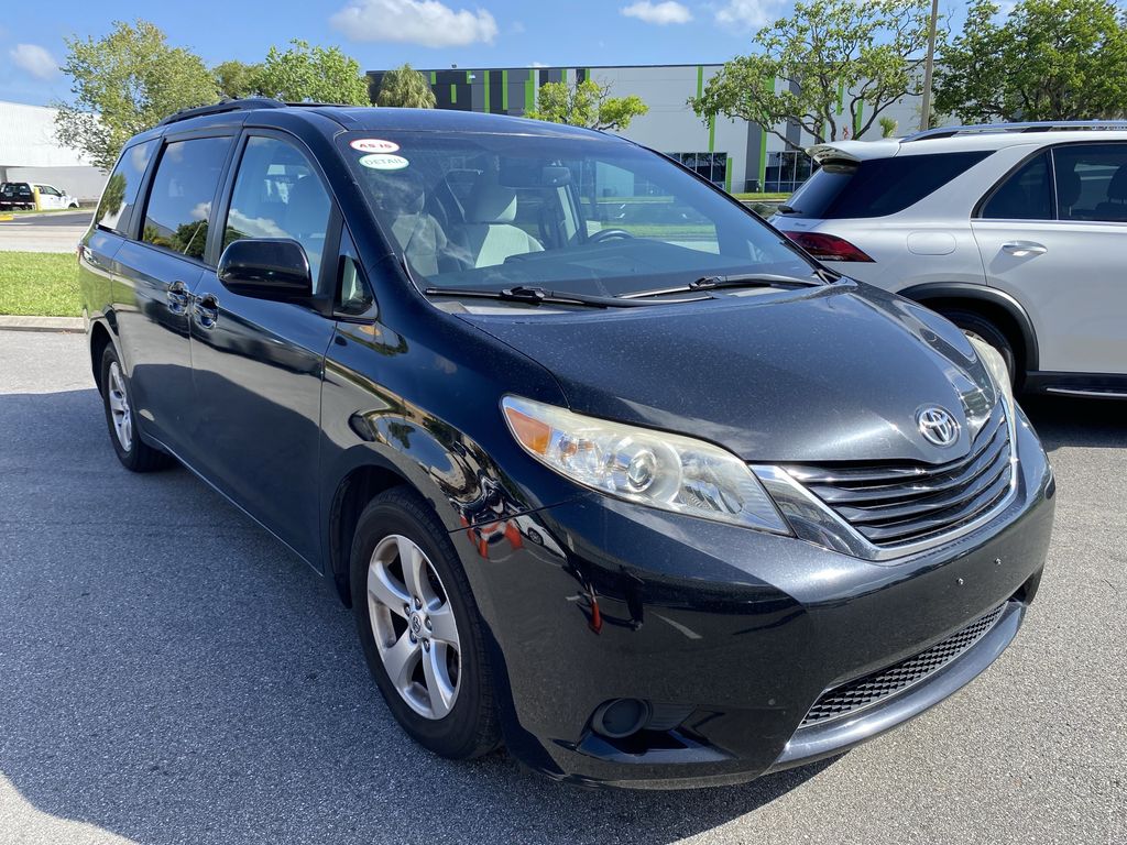 Midnight Black Metallic 2017 Toyota Sienna Minivan Front-Wheel Drive 8-Speed Automatic