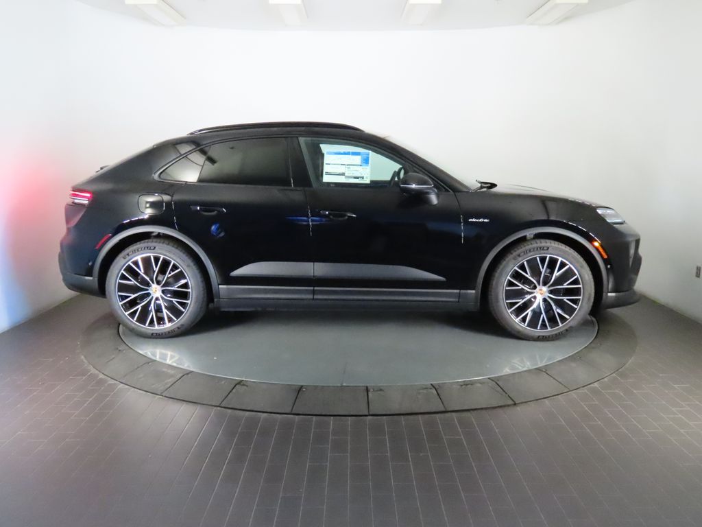 Thumbnail: 2026 Porsche Macan - 8