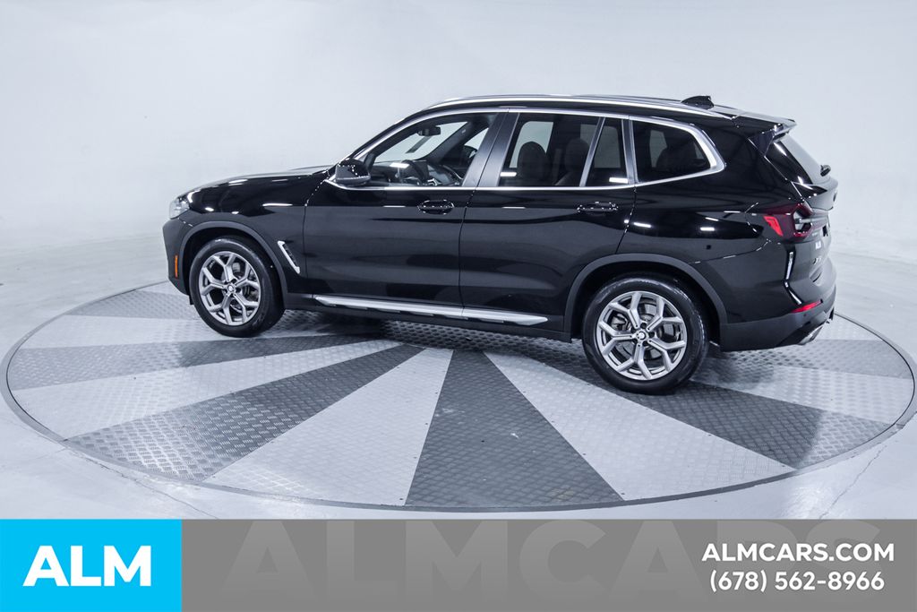 Used 2022 Black BMW sDrive30i image 5
