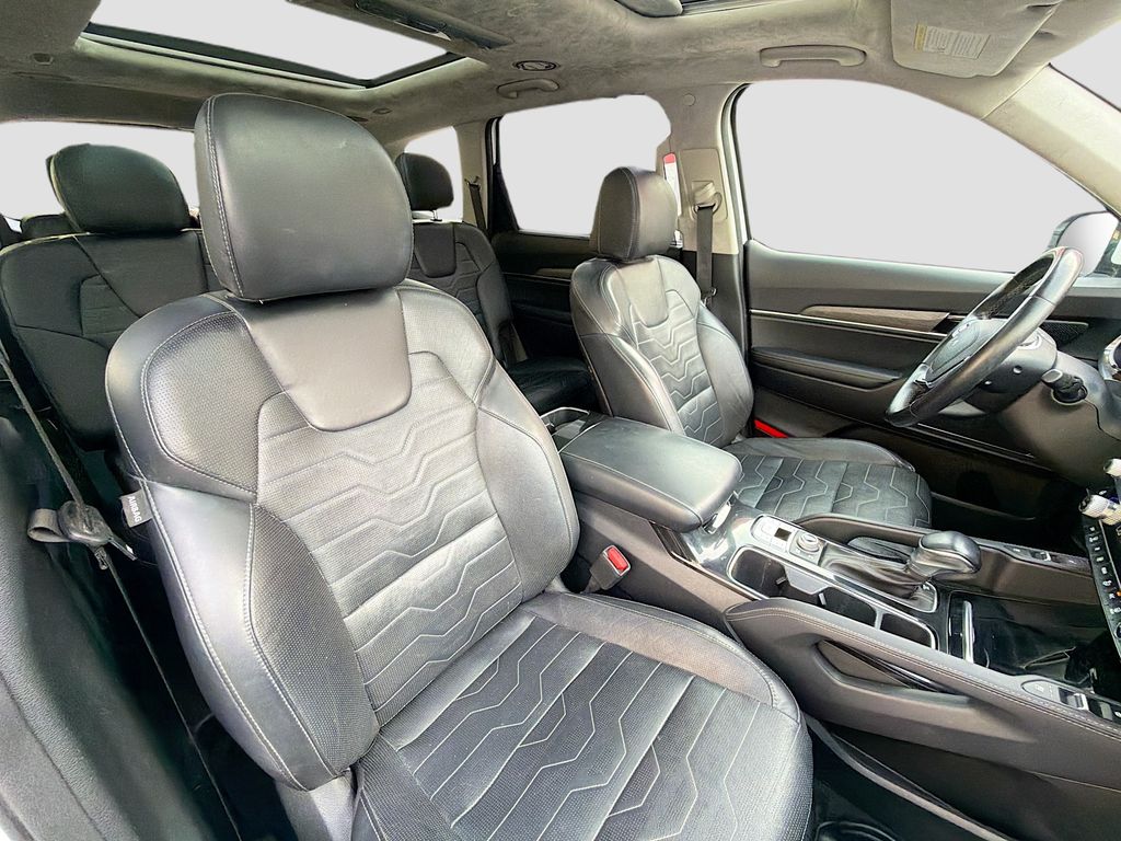 Used 2021 White Kia SX image 30