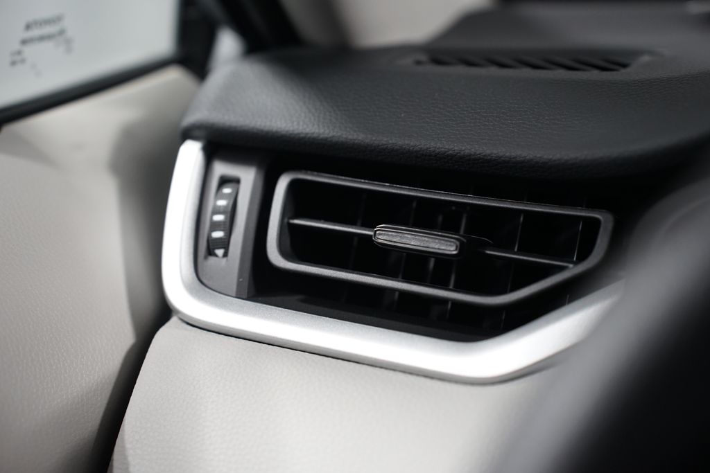 Thumbnail: 2025 Toyota RAV4 - 25