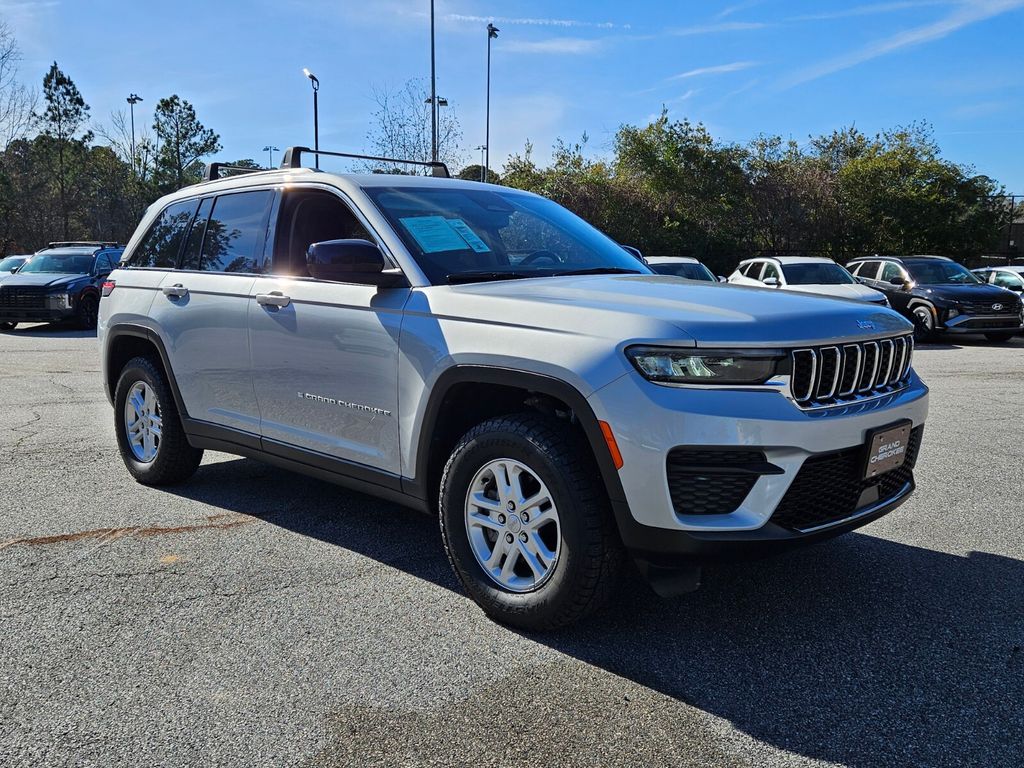2022 Jeep Grand Cherokee Laredo 4WD