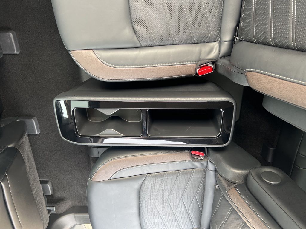 2023 Nissan Pathfinder Platinum photo
