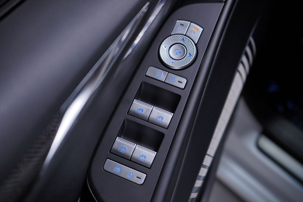 Thumbnail: 2024 Genesis G80 - 17