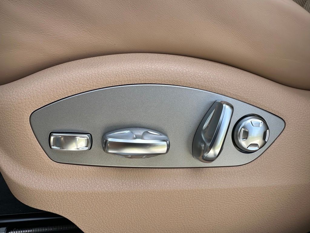 Thumbnail: 2026 Porsche Macan - 24