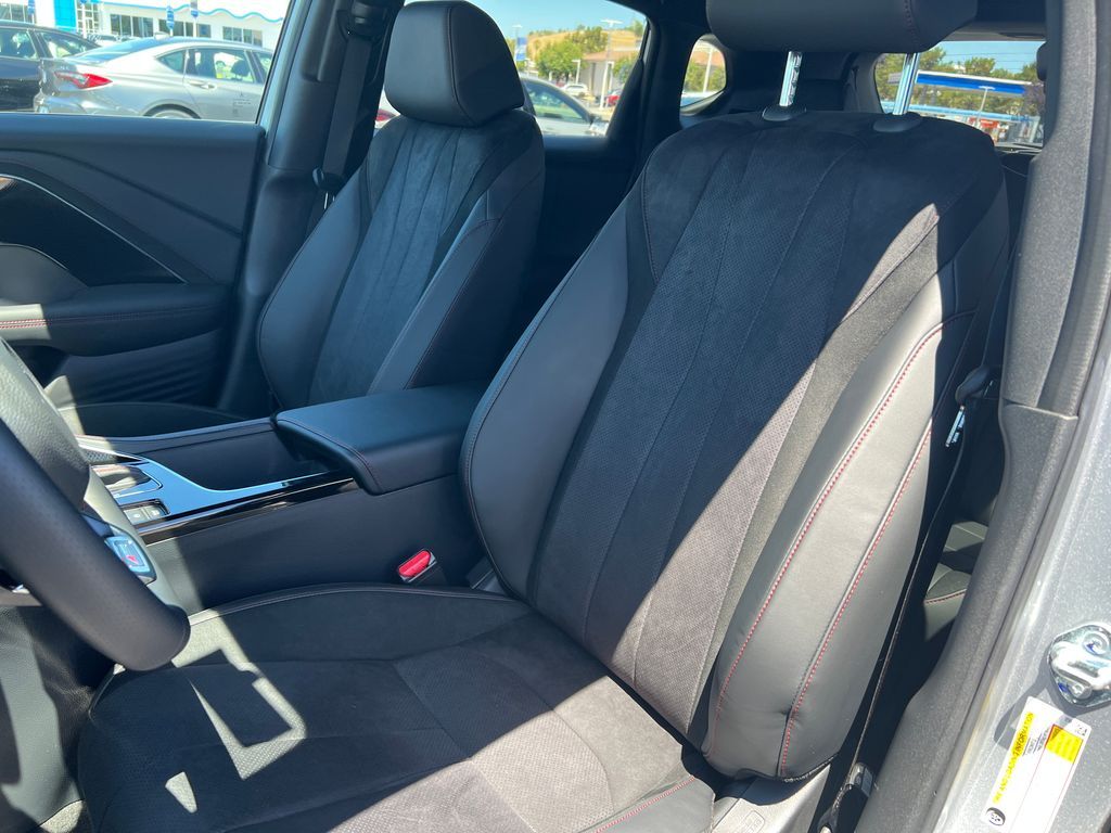 Thumbnail: 2025 Acura ADX - 15