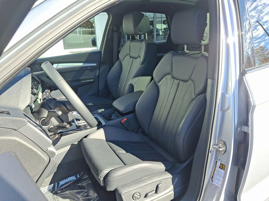 Thumbnail: 2025 Audi Q5 - 13