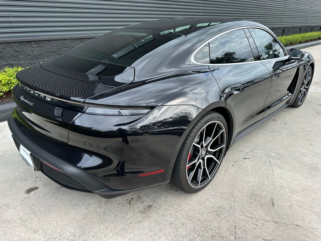 Thumbnail: 2023 Porsche Taycan - 9