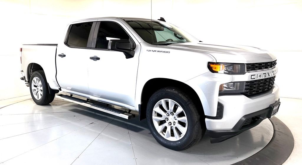 2020 Chevrolet Silverado 1500 Plata (Silver Ice Metallic) Camioneta 4X2 6 velocidades Automática marcha alta