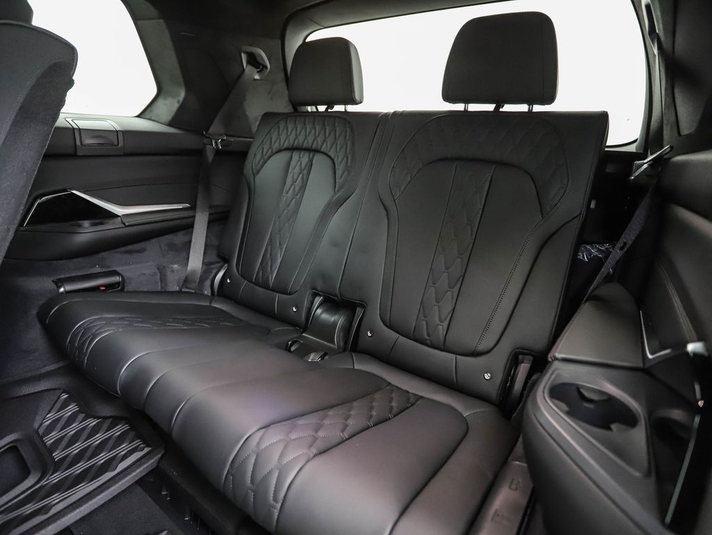 Thumbnail: 2026 BMW X7 - 24