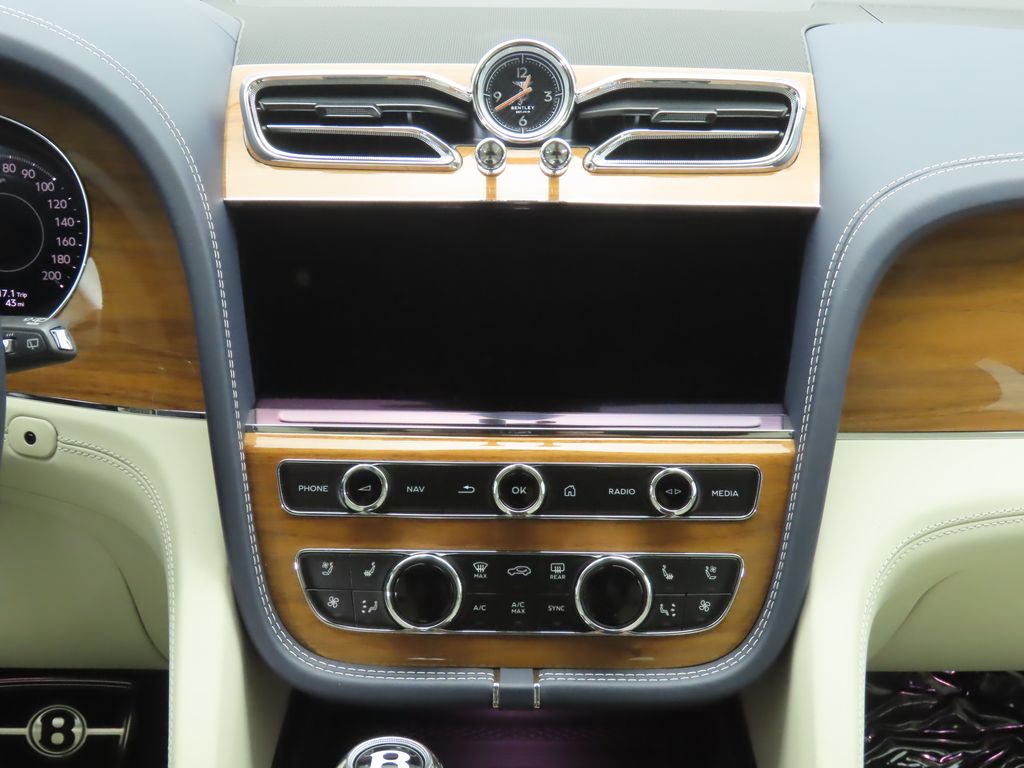 Thumbnail: 2025 Bentley Bentayga - 14