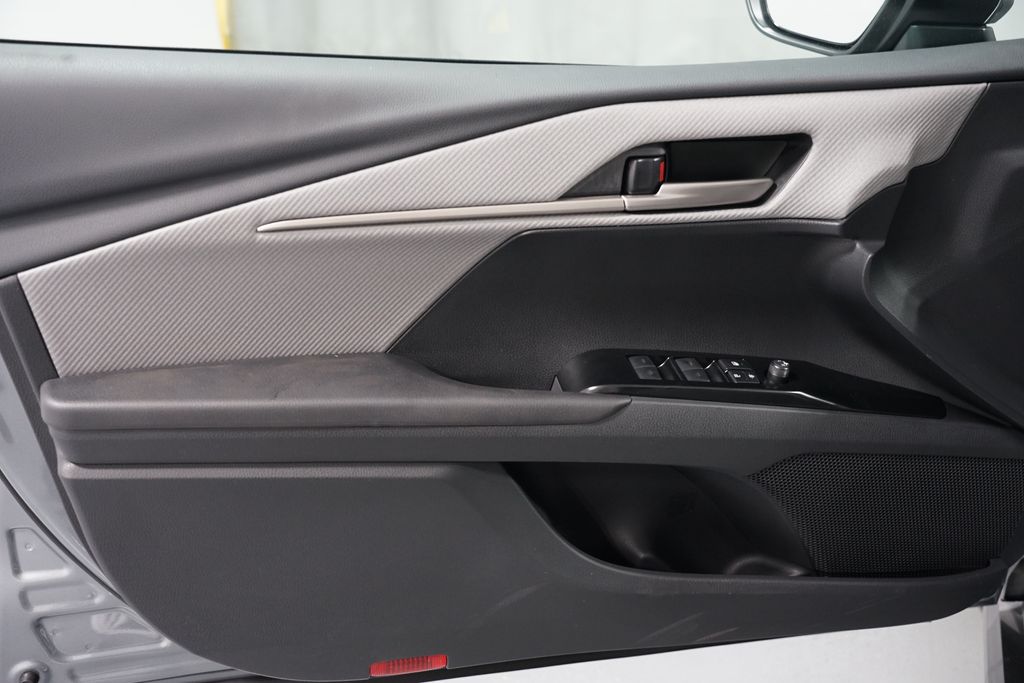 Thumbnail: 2025 Toyota Camry - 31