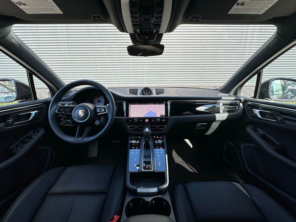 Thumbnail: 2026 Porsche Macan - 6