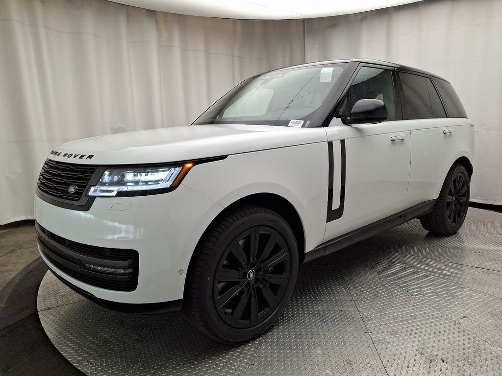 2025 Land Rover Range Rover SE Hero Image