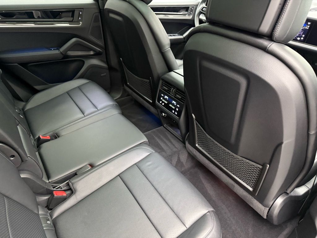 Thumbnail: 2024 Porsche Cayenne - 29