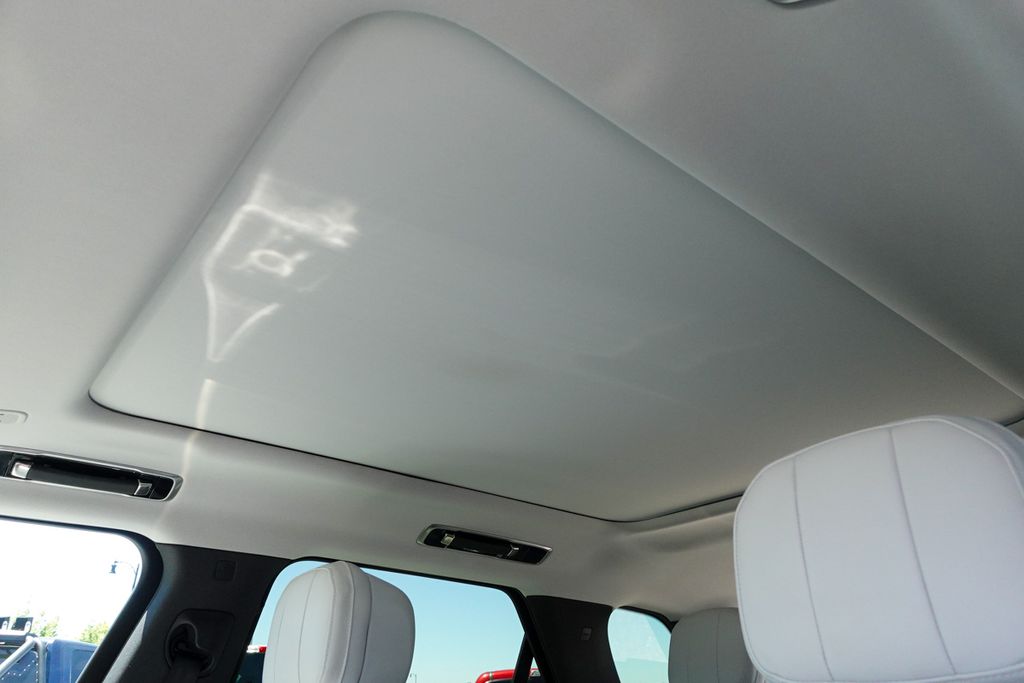 Used 2023 Blue Land Rover SE image 28