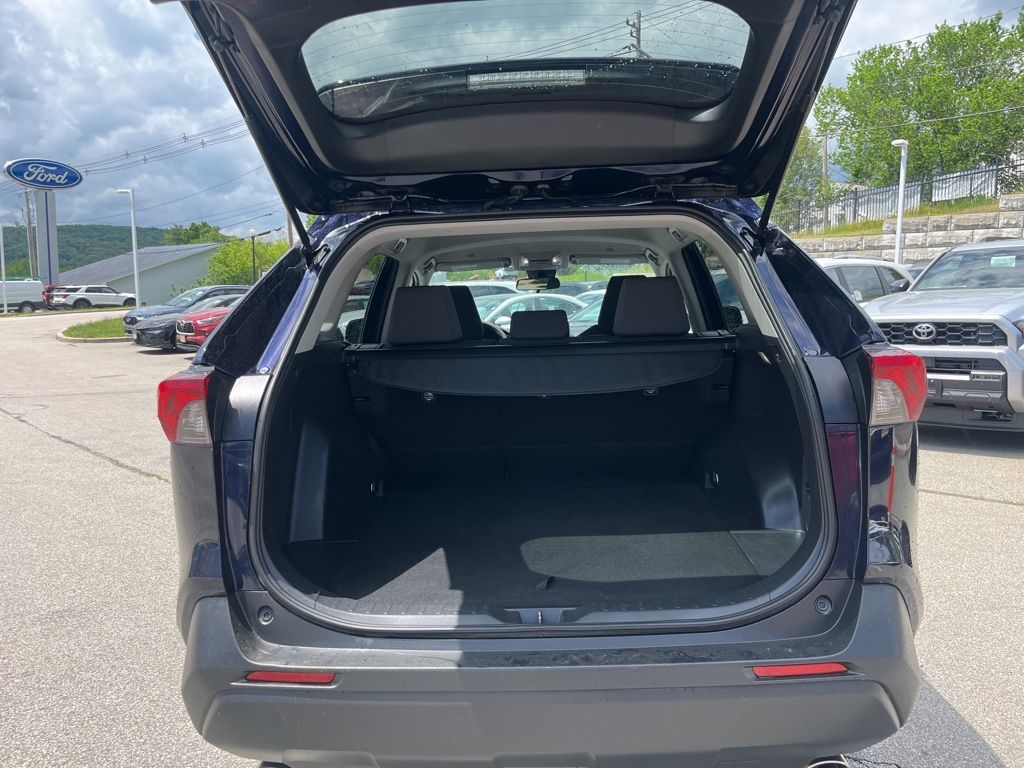 2024 Toyota RAV4 XLE - Photo 5