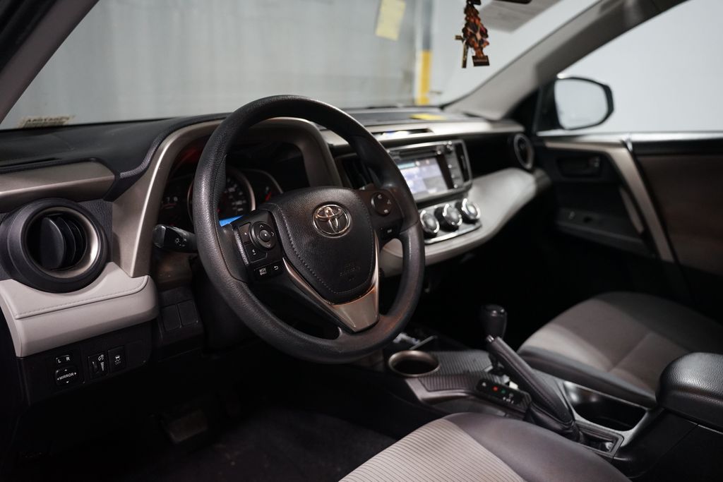 Thumbnail: 2015 Toyota RAV4 - 6