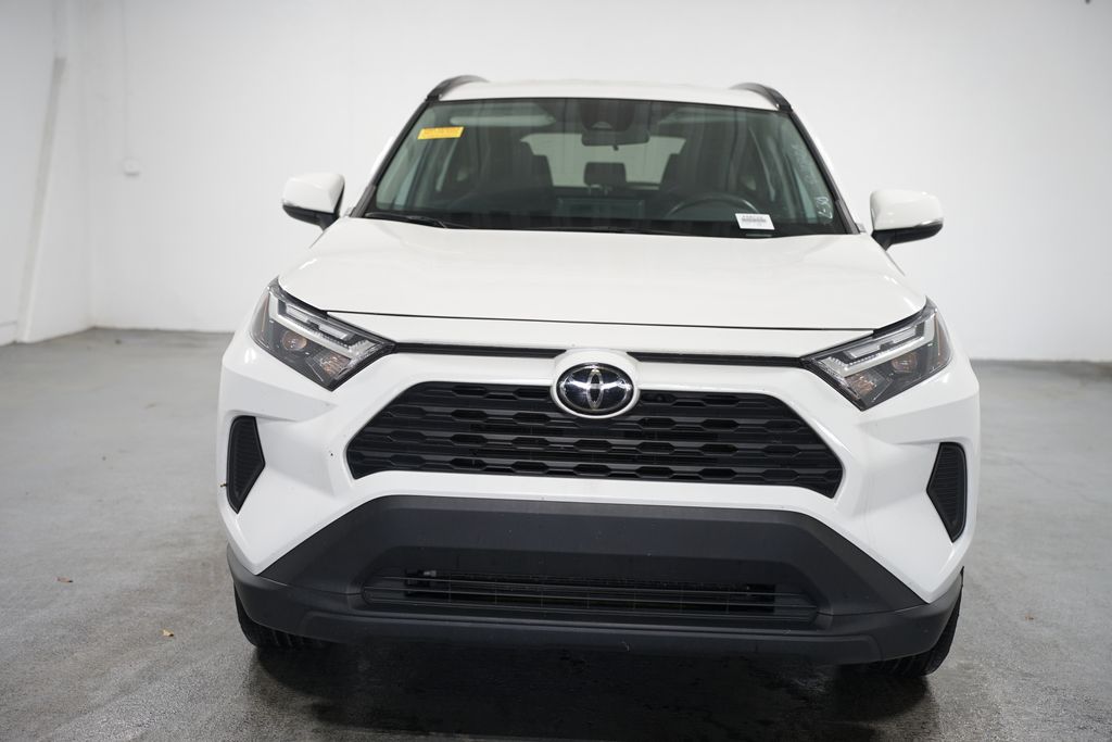 2023 Toyota RAV4 XLE 2