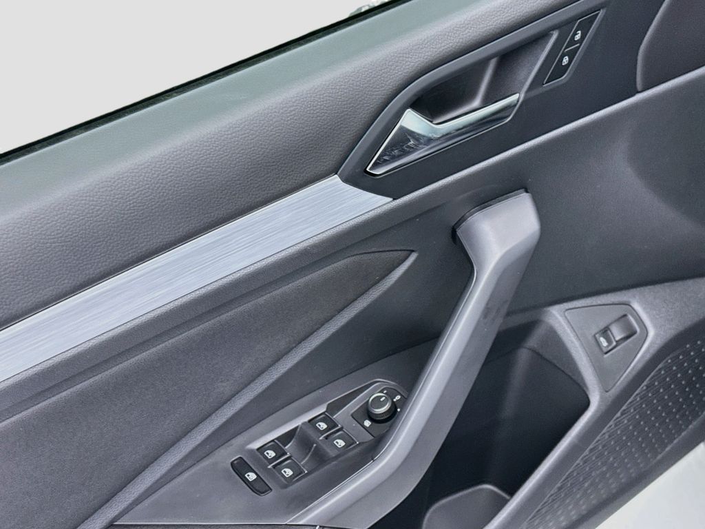 Thumbnail: 2027 Volkswagen Jetta - 21