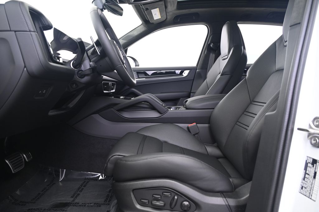 Thumbnail: 2026 Porsche Cayenne - 29