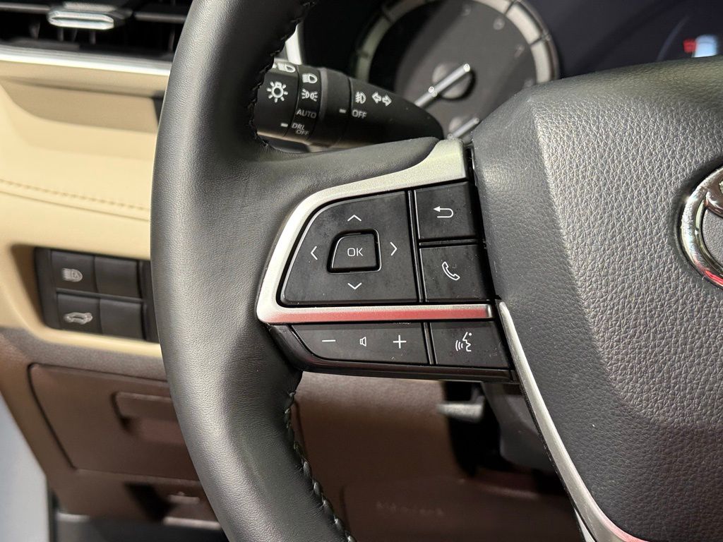 2022 Toyota Highlander XLE 26
