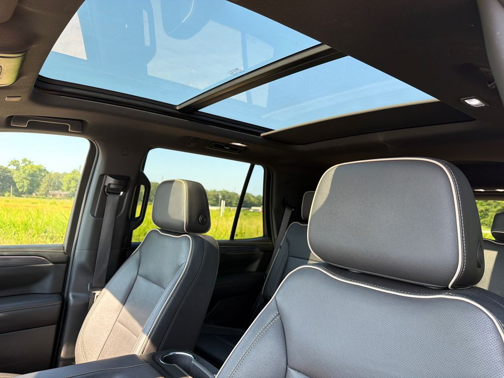Used 2023 Black GMC SLT image 33