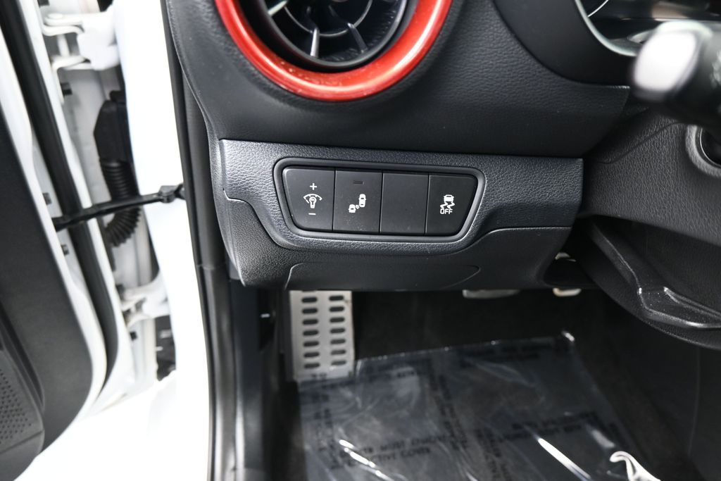 Used 2024 Snow White Pearl Kia GT-Line image 12