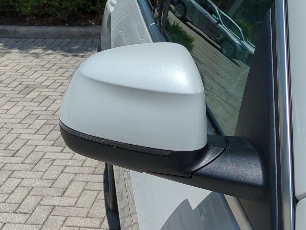 New 2026 White BMW xDrive40i image 12