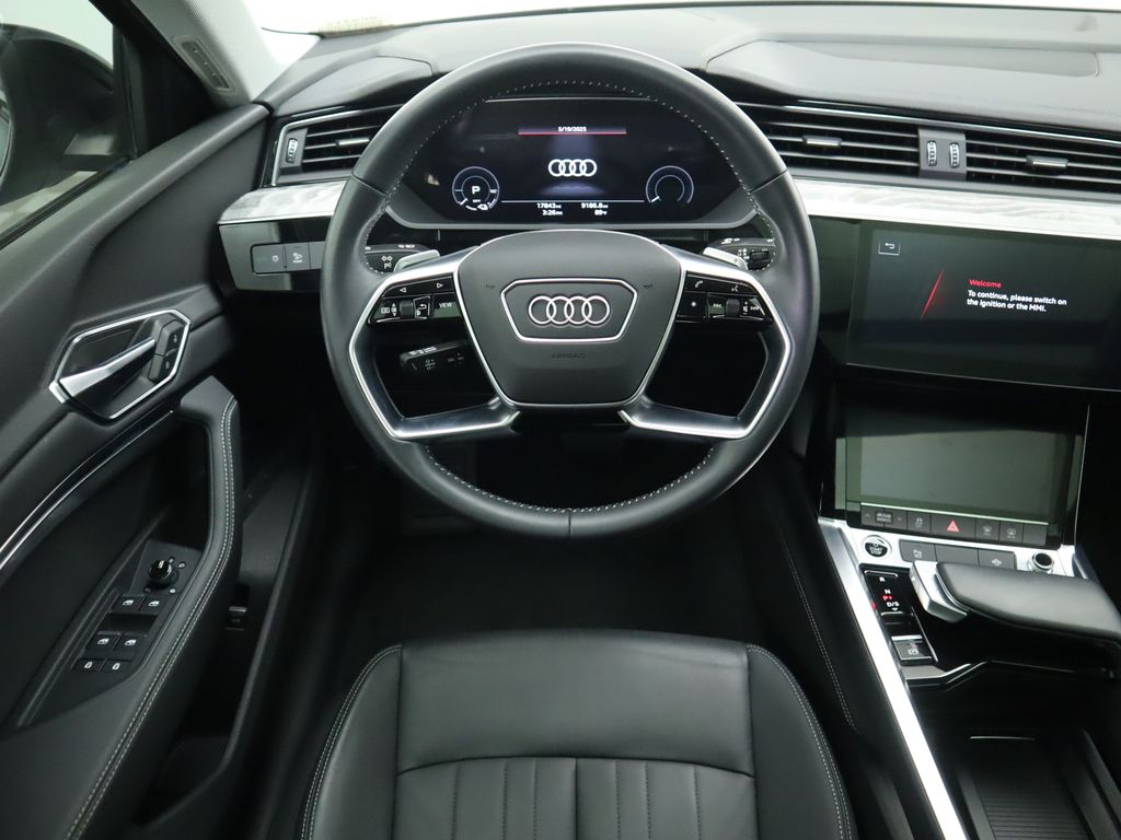 2021 Audi e-tron Premium 10